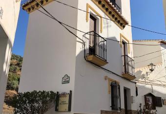 Casita Jade allows 18 year olds to book a room