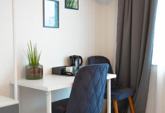 Espenlaub allows 18 year olds to book a room