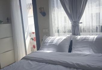 La Gironde - Sweet Home - Casablanca allows 18 year olds to book a room