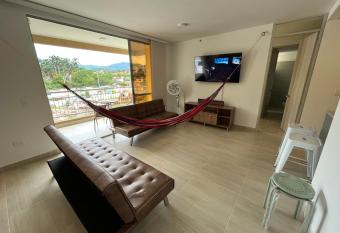 Apartamento con piscina y parqueadero a 7 min del centro allows 18 year olds to book a room