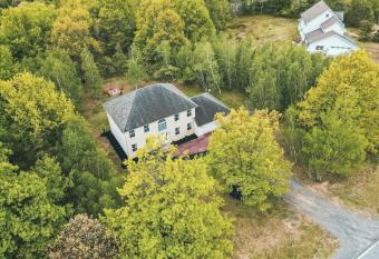 Chalet in Pocono for Family Reunions & Parties (109) has Balcony rooms