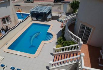 Large 3 Bed Villa Private Pool, Garden, Spacious allows 18 year olds to book a room