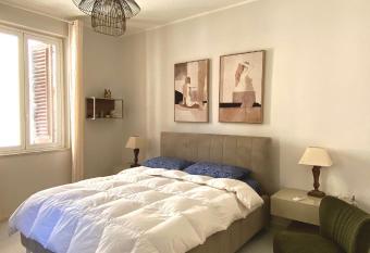 Appartamento incantevole al centro di Messina allows 18 year olds to book a room
