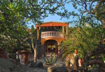 Villa del Faro has Balcony rooms