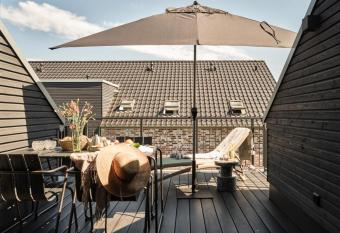 LUCIES PLACE Kellenhusen allows 18 year olds to book a room