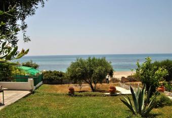 Marilena Beach House has Balcony rooms
