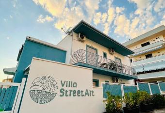 Villa Street Art has Balcony rooms