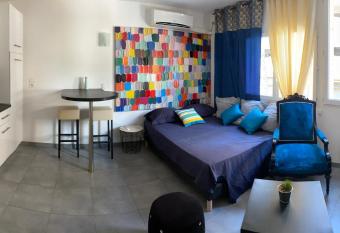 C  t  plage allows 18 year olds to book a room