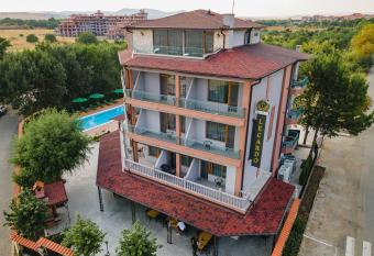 Lecardo Hotel has Balcony rooms