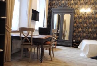 LE GEORGE SAND El  gant studio coeur historique allows 18 year olds to book a room