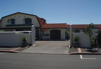 Manfeild Park Motel allows 18 year olds to book a room