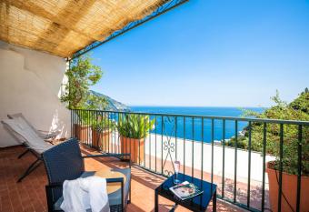 Casa Betty has Balcony rooms