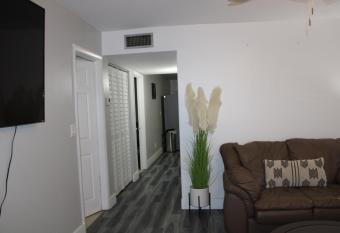 Spacious home - Hardrock stadium has Balcony rooms