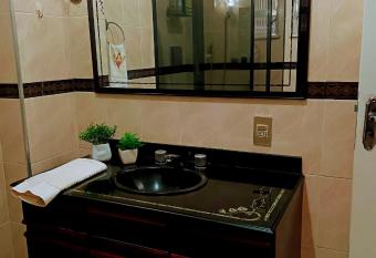 Apartamento de charme allows 18 year olds to book a room