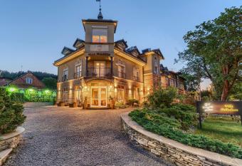 Villa Palladium has Balcony rooms