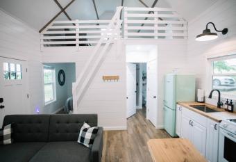 New Tiny Home on 250 Acre Dairy Farm Near Ark has Balcony rooms