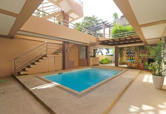 OYO 886 Villa Tomasa Beach Resort Panglao allows 18 year olds to book a room