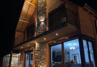 Villa Ozoni - Jezerc allows 18 year olds to book a room