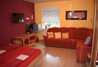 G  stezimmer Leonore allows 18 year olds to book a room