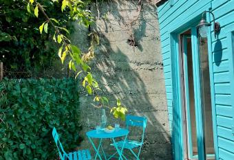 Little California - Adorable Studio Ind  pendant has Balcony rooms