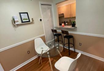 Cozy Condo In Atlanta has Balcony rooms