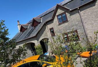 Meadowview Cottage, St Ives View allows 18 year olds to book a room