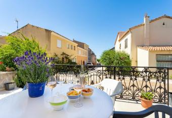 Luxurious 1 bedroom, AC, terrace, close beaches - Dodo et Tartine has Balcony rooms