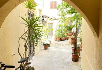 Da MeC allows 18 year olds to book a room