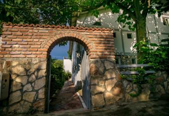 W Hotel allows 18 year olds to book a room