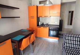 Appartamento Van Gogh allows 18 year olds to book a room