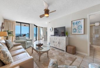 Phoenix East 508 has Balcony rooms