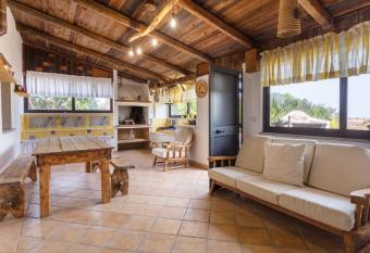 COTTAGE IN CAMPAGNA A CASTELSARDO(Whole House) allows 18 year olds to book a room