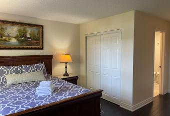 Premium Series Rooms Extreme Fast Fiber Net 500MB Free Parking has rooms with a private hot tub