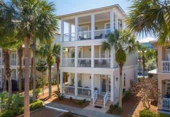 Seacrest Getaway has Balcony rooms