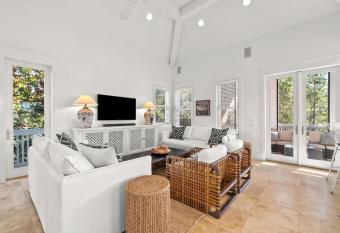 Ocean Serenade has Balcony rooms