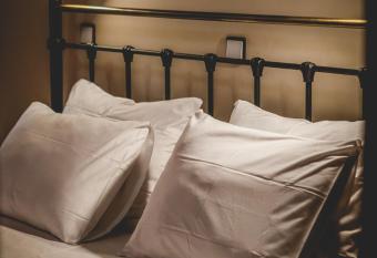 Hotel EPIDAVROS allows 18 year olds to book a room