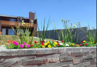 Duplex familiar con pileta en zona parque has Balcony rooms