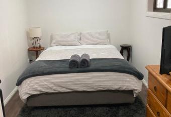 Gleeson St Guest Bungalow allows 18 year olds to book a room