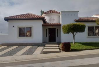 BeachView Condo! 5 minute drive to Puerto Nuevo has Balcony rooms