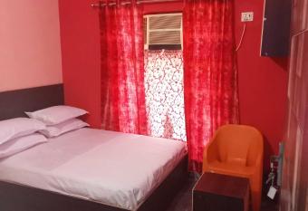 OYO 90792 Vs White House allows 18 year olds to book a room