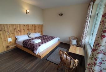 Kainchi Boutique Homestay has Balcony rooms