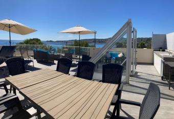 MAGNIFICENT Rooftop with panoramic SEA VIEW has Balcony rooms