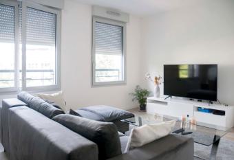 Charming 47m for 2 people in Aubervilliers has Balcony rooms