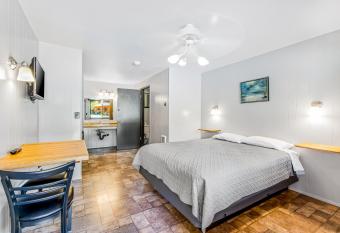 Mount Worthington Room 6 at Mount Walker Inn has Balcony rooms