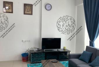 TIARA @ CASA KAYANGAN (MUSLIM HOMESTAY) has Balcony rooms