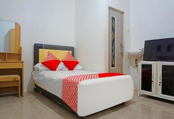 OYO 91375 Pondok Feby Makassar allows 18 year olds to book a room