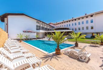 Hotel Chernomorets has Balcony rooms