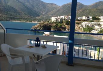 Ikonomakis Apartments has Balcony rooms