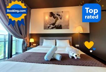 Hostahome Suites at Almas Puteri Harbour Near Hard Rock Cafe has Balcony rooms