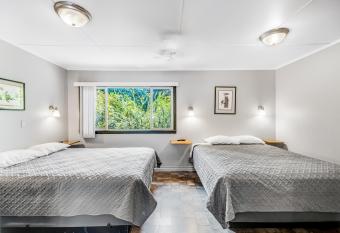 Mount Constance, Room 10 at Mount Walker Inn has Balcony rooms